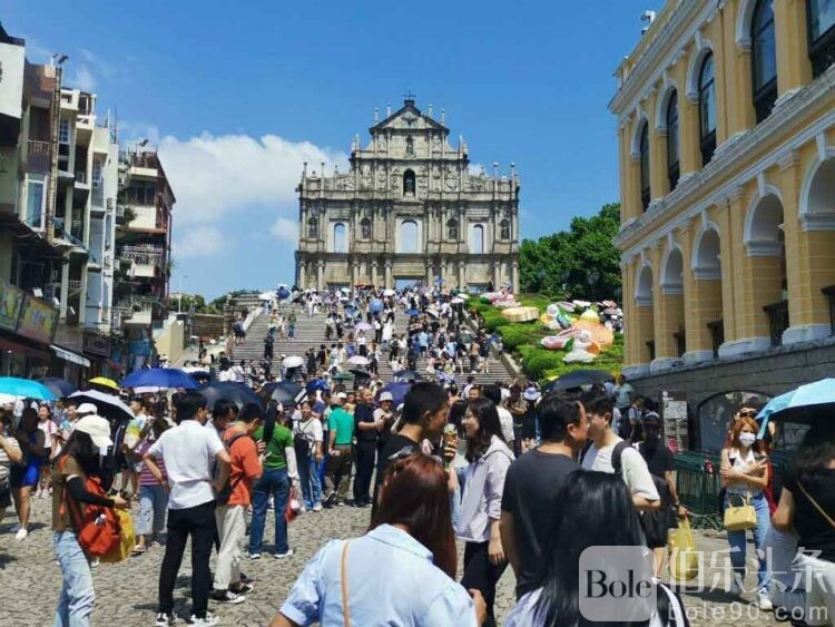 Macau-visitors-750x563-1 (1).jpeg